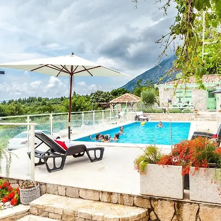 Ferienhaus Fuer 4 Personen 1 Kind Ca 85 Qm In Stankovic Bei Orebic, Dalmatien Sueddalmatien オレビック