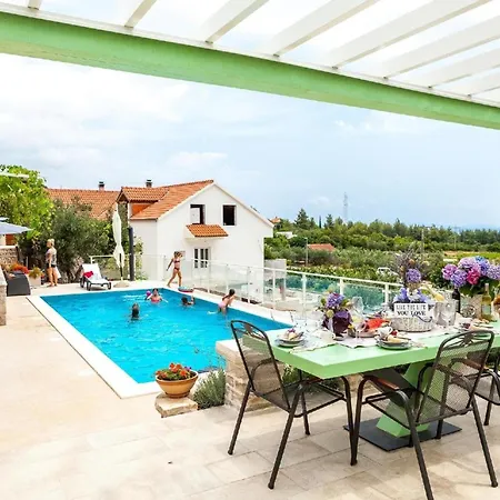 Ferienhaus Fuer 4 Personen 1 Kind Ca 85 Qm In Stankovic Bei Orebic, Dalmatien Sueddalmatien