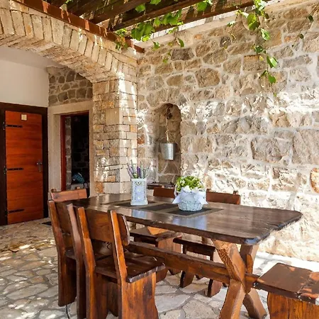 Ferienhaus Fuer 4 Personen 1 Kind Ca 85 Qm In Stankovic Bei Orebic, Dalmatien Sueddalmatien