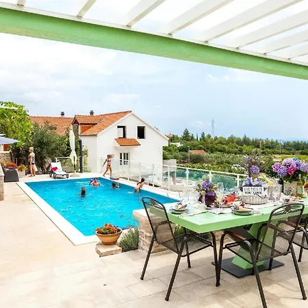 Ferienhaus Fuer 4 Personen 1 Kind Ca 85 Qm In Stankovic Bei Orebic, Dalmatien Sueddalmatien